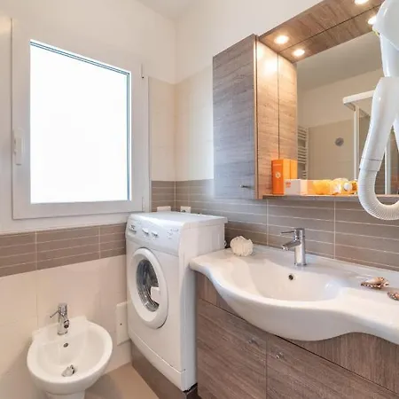 Elegant Monica 2 Two Bedroom C6 Sleeps 6 Lignano Sabbiadoro