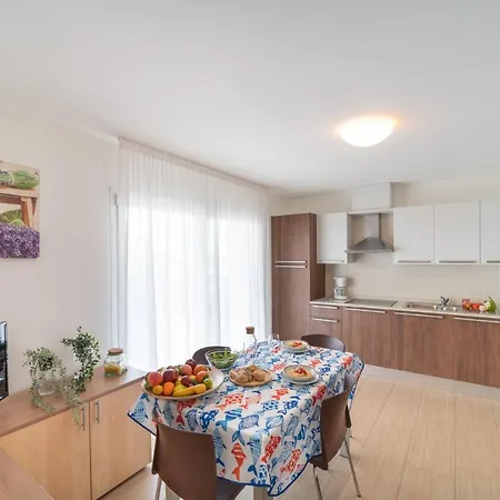 Apartmán Elegant Monica 2 Two Bedroom C6 Sleeps 6 *