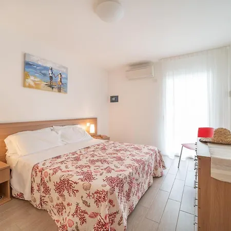 Elegant Monica 2 Two Bedroom C6 Sleeps 6 * Lignano Sabbiadoro