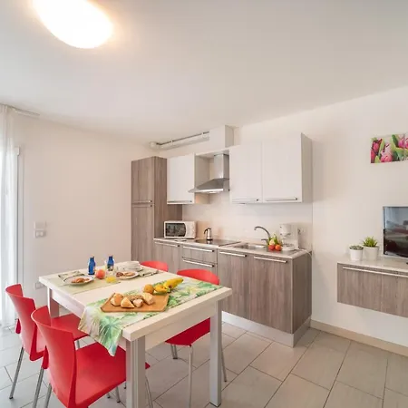 Apartamento Elegant Monica 2 Two Bedroom C6 Sleeps 6 Lignano Sabbiadoro