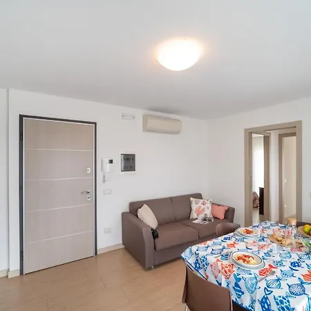 Elegant Monica 2 Two Bedroom C6 Sleeps 6 Lignano Sabbiadoro