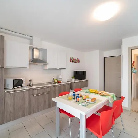 Elegant Monica 2 Two Bedroom C6 Sleeps 6 Lignano Sabbiadoro