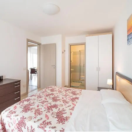 Elegant Monica 2 Two Bedroom C6 Sleeps 6 *
